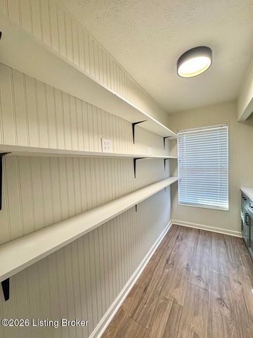 244 Blossom Rd, Louisville, KY 40229