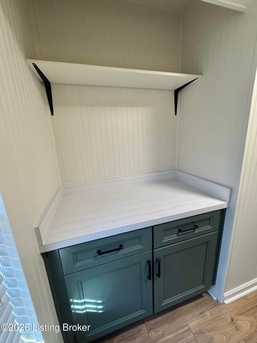 244 Blossom Rd, Louisville, KY 40229