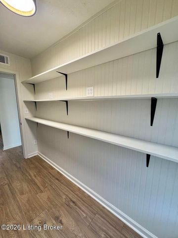 244 Blossom Rd, Louisville, KY 40229