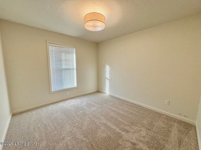 244 Blossom Rd, Louisville, KY 40229