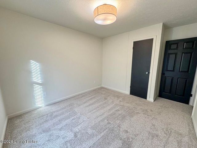 244 Blossom Rd, Louisville, KY 40229