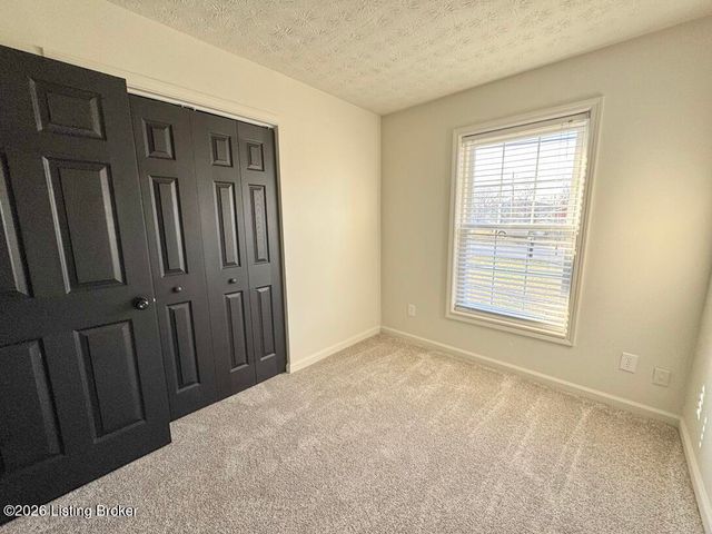 244 Blossom Rd, Louisville, KY 40229