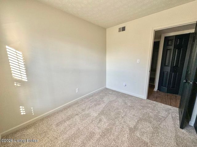 244 Blossom Rd, Louisville, KY 40229