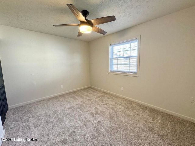 244 Blossom Rd, Louisville, KY 40229