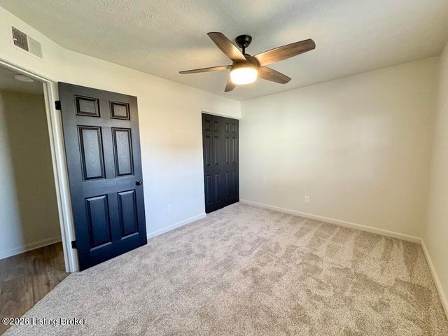 244 Blossom Rd, Louisville, KY 40229