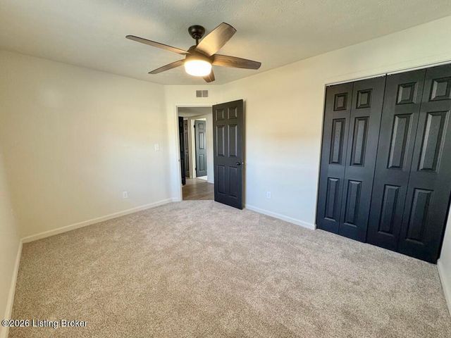 244 Blossom Rd, Louisville, KY 40229