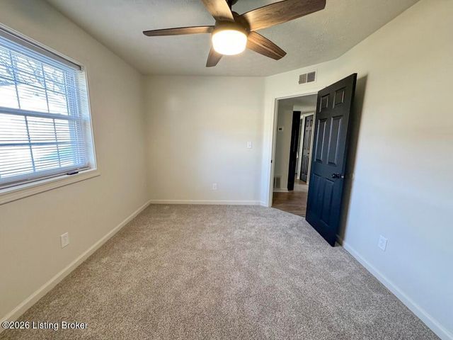 244 Blossom Rd, Louisville, KY 40229