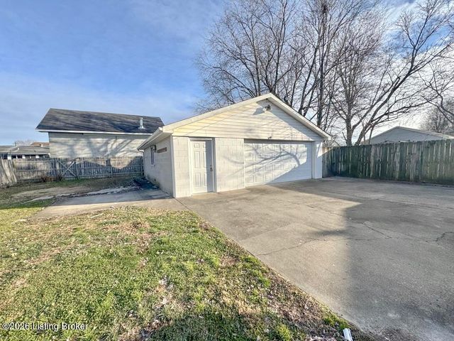 244 Blossom Rd, Louisville, KY 40229