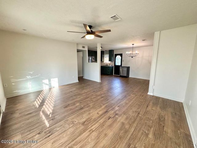 244 Blossom Rd, Louisville, KY 40229