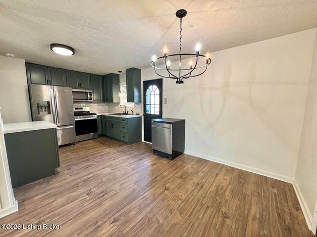 244 Blossom Rd, Louisville, KY 40229