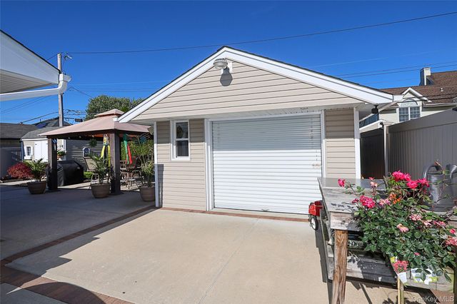 37 Seitz Drive, Bethpage, NY 11714