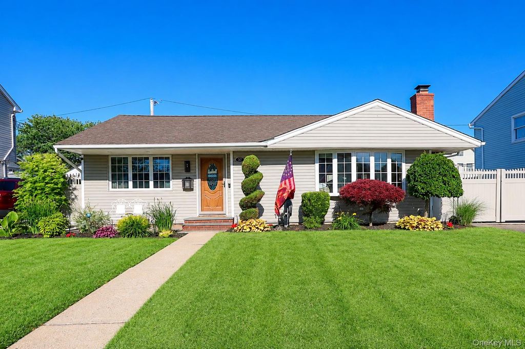37 Seitz Drive, Bethpage, NY 11714