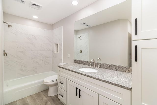 1345 Crestridge Lane 102, Eagan, MN 55123