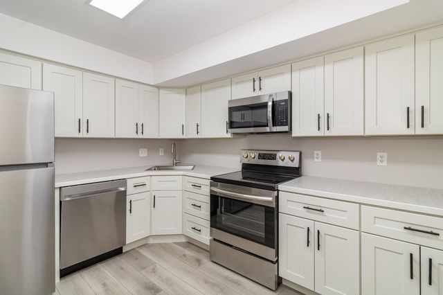 1345 Crestridge Lane 102, Eagan, MN 55123