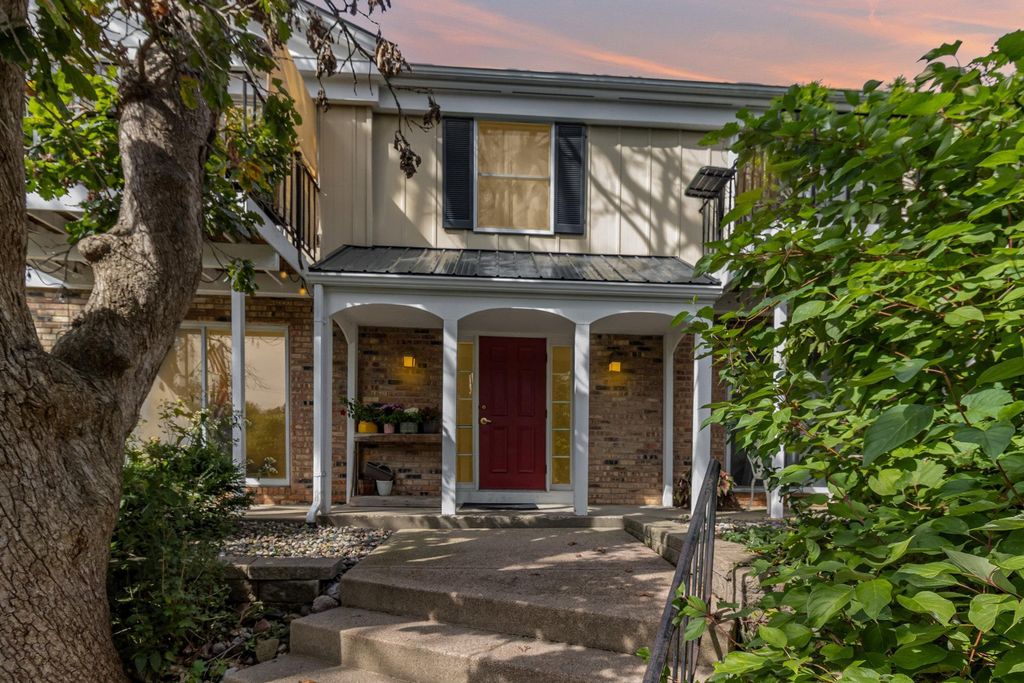 1345 Crestridge Lane 102, Eagan, MN 55123