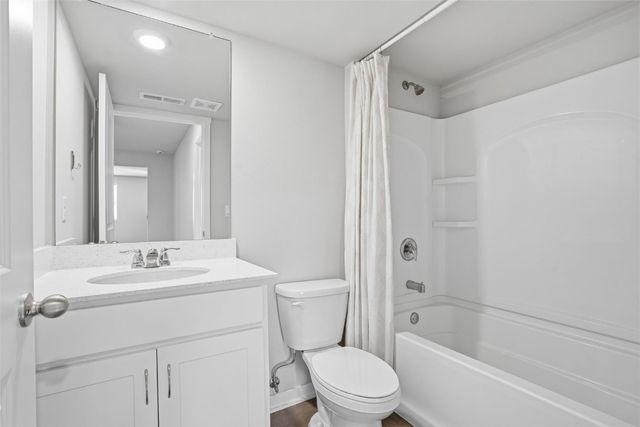 7000 Harlan Eddy Drive SW, Cedar Rapids, IA 52404