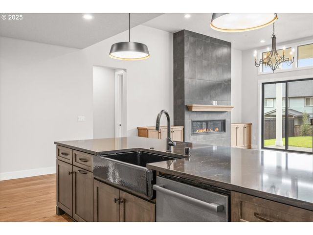 760 N V St, Washougal, WA 98671