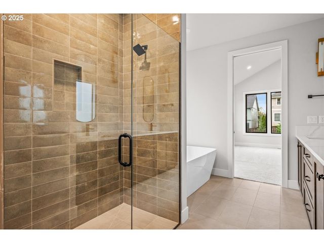 760 N V St, Washougal, WA 98671