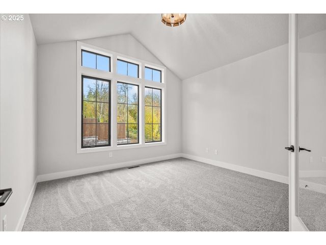 760 N V St, Washougal, WA 98671