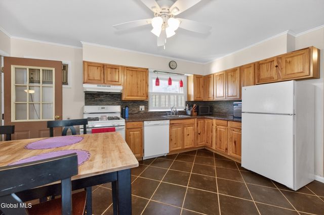 25 Woodbine Avenue, Watervliet, NY 12189