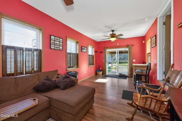 25 Woodbine Avenue, Watervliet, NY 12189