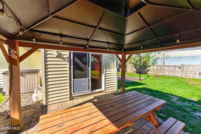 25 Woodbine Avenue, Watervliet, NY 12189