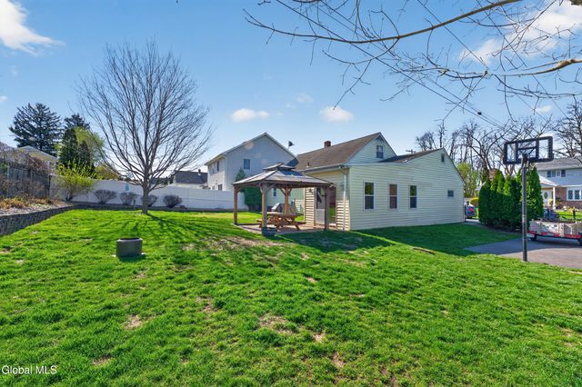 25 Woodbine Avenue, Watervliet, NY 12189