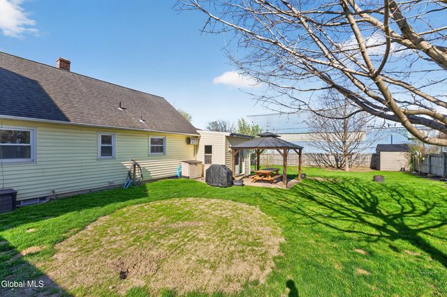 25 Woodbine Avenue, Watervliet, NY 12189