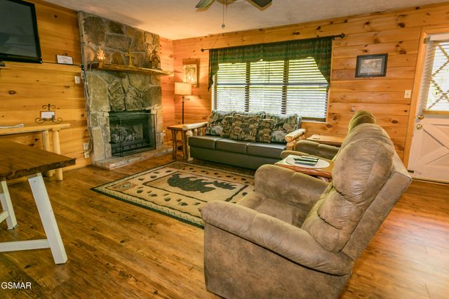 853 Lloyd Huskey Road, Pigeon Forge, TN 37863
