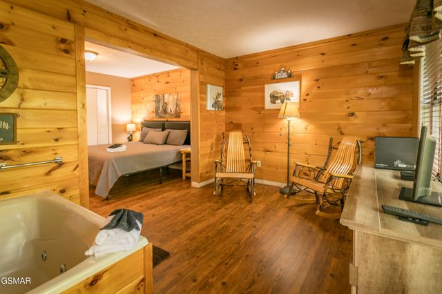 853 Lloyd Huskey Road, Pigeon Forge, TN 37863