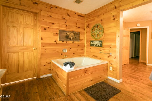 853 Lloyd Huskey Road, Pigeon Forge, TN 37863