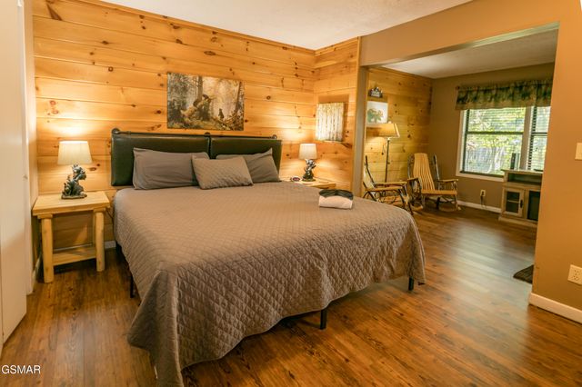 853 Lloyd Huskey Road, Pigeon Forge, TN 37863