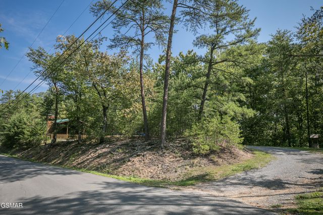 853 Lloyd Huskey Road, Pigeon Forge, TN 37863