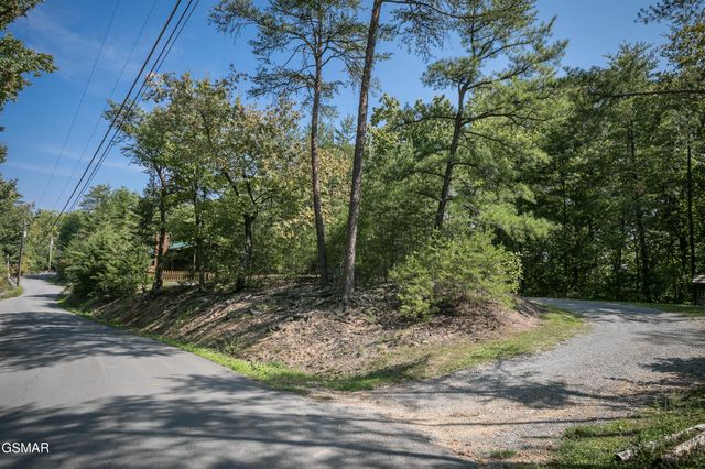 853 Lloyd Huskey Road, Pigeon Forge, TN 37863