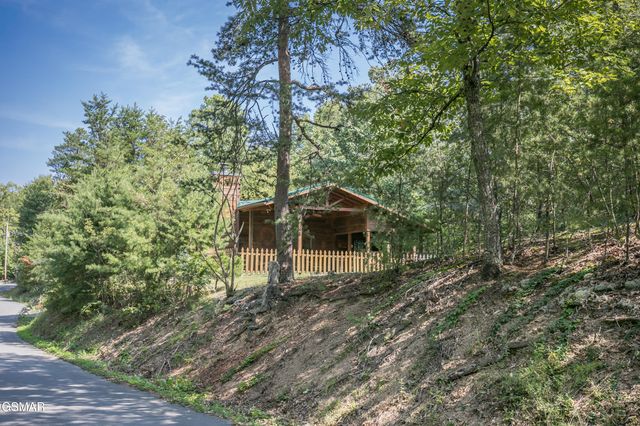 853 Lloyd Huskey Road, Pigeon Forge, TN 37863