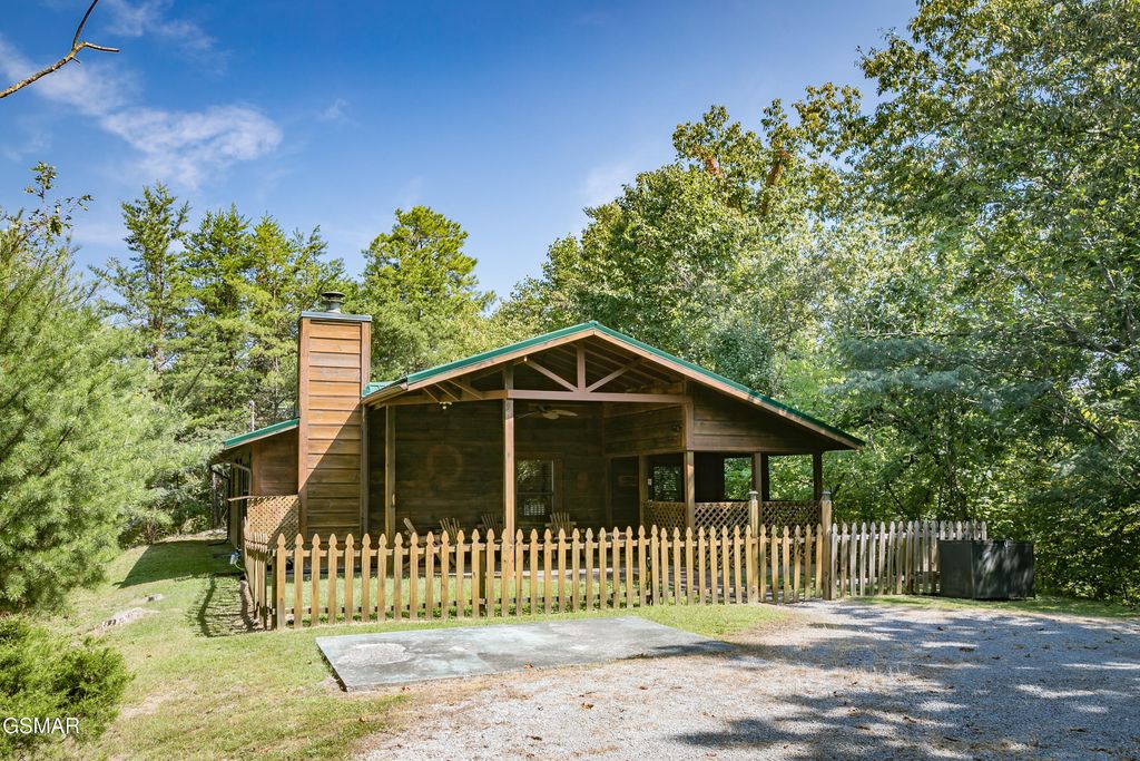 853 Lloyd Huskey Road, Pigeon Forge, TN 37863
