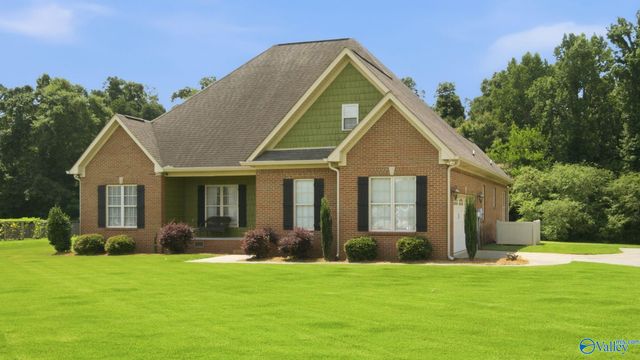 79 Woodbury Lane, Albertville, AL 35951