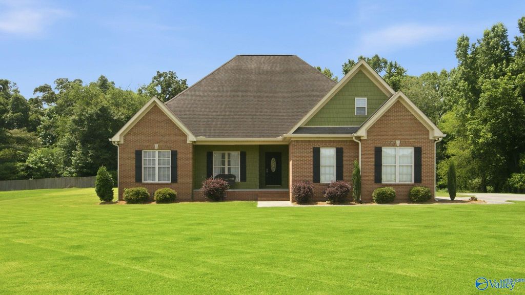 79 Woodbury Lane, Albertville, AL 35951