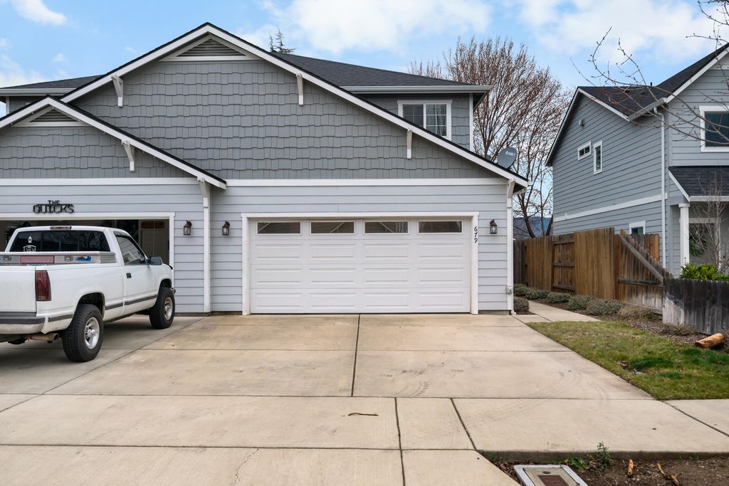 679 Kaitlin Lane, Medford, OR 97501