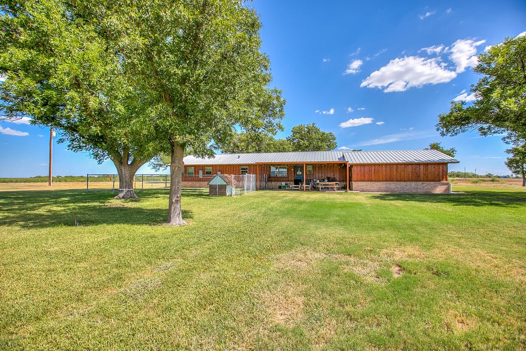 Image 12 of property listing at 4373 Third Road, San Angelo, TX 76905
