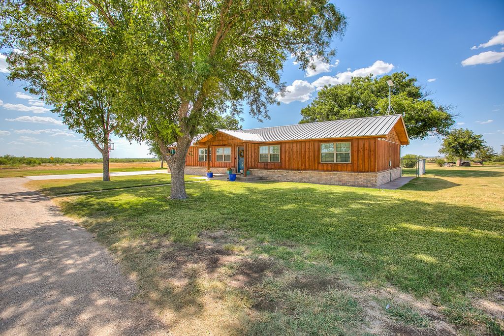 Image 3 of property listing at 4373 Third Road, San Angelo, TX 76905