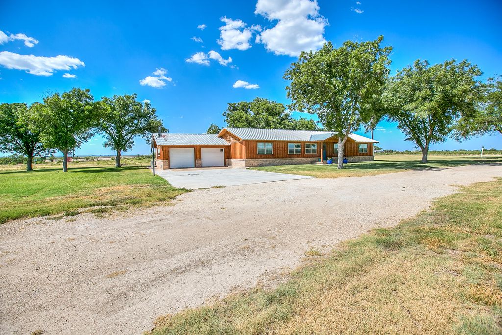 Image 4 of property listing at 4373 Third Road, San Angelo, TX 76905