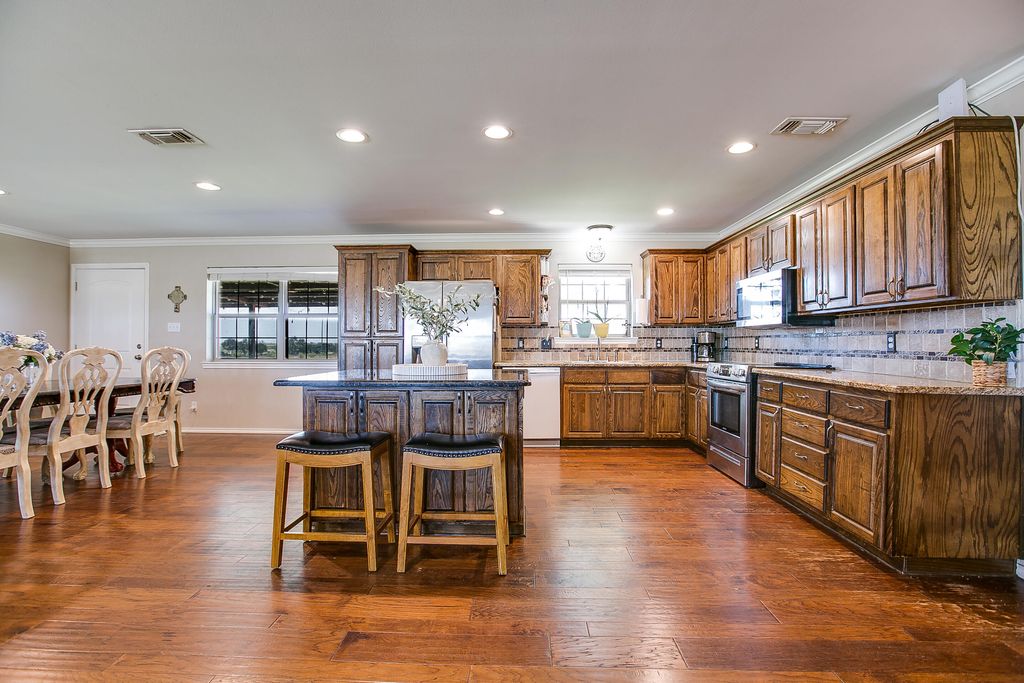 Image 5 of property listing at 4373 Third Road, San Angelo, TX 76905