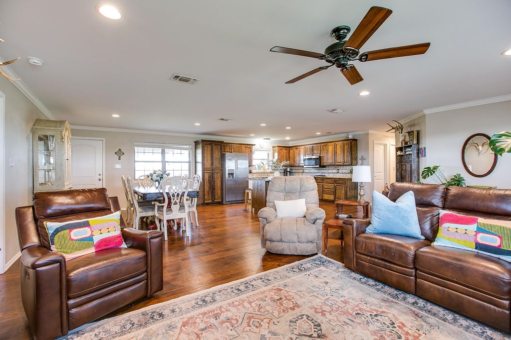 Image 6 of property listing at 4373 Third Road, San Angelo, TX 76905
