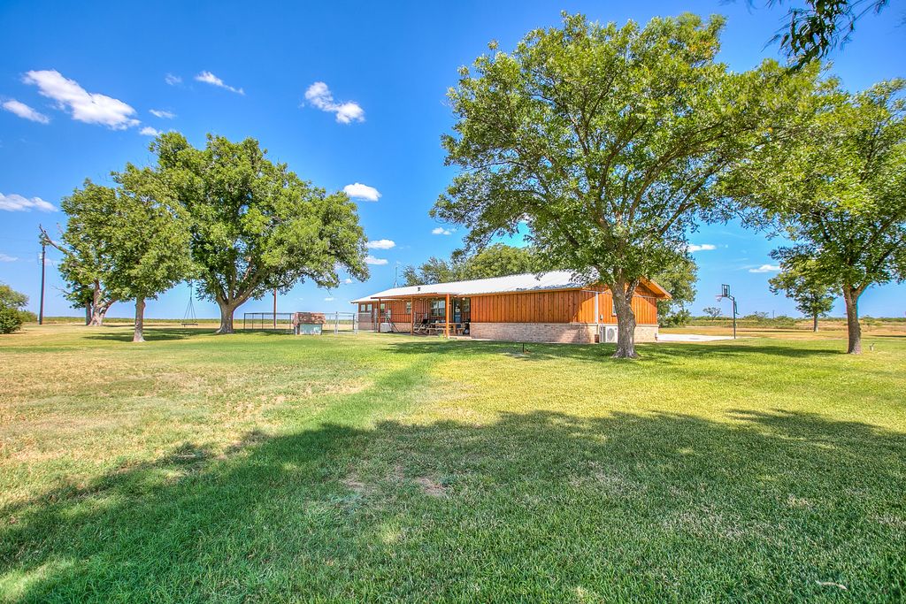 Image 9 of property listing at 4373 Third Road, San Angelo, TX 76905