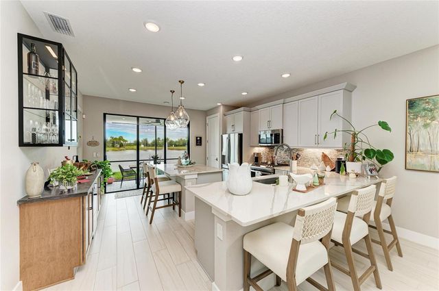 5209 BARNETT CIRCLE, Bradenton, FL 34211