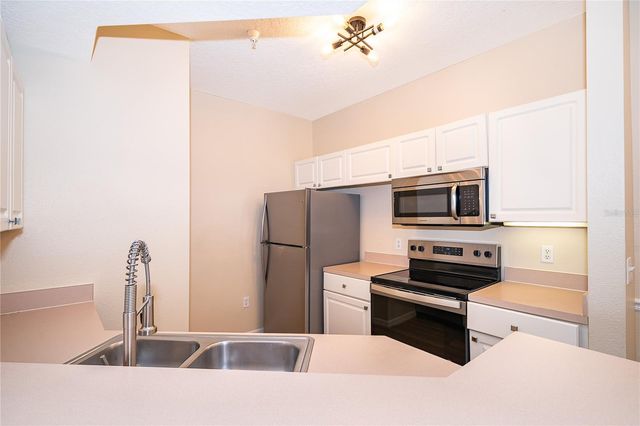 5518 METROWEST BOULEVARD 207, Orlando, FL 32811