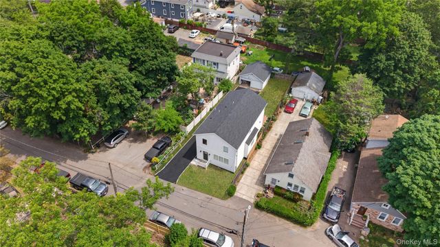 15 Grand Place, Huntington Station, NY 11746