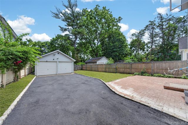 15 Grand Place, Huntington Station, NY 11746