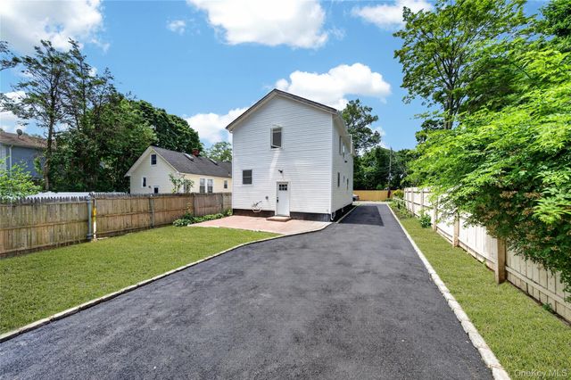 15 Grand Place, Huntington Station, NY 11746